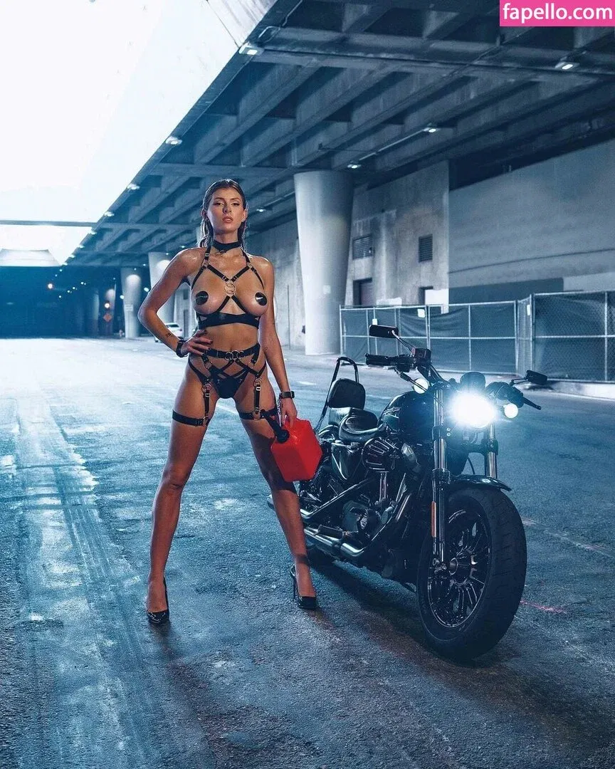 Bella White / bbellaawhite Onlyfans Photo Gallery 