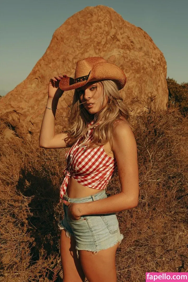 Bella White / bbellaawhite Onlyfans Photo Gallery 