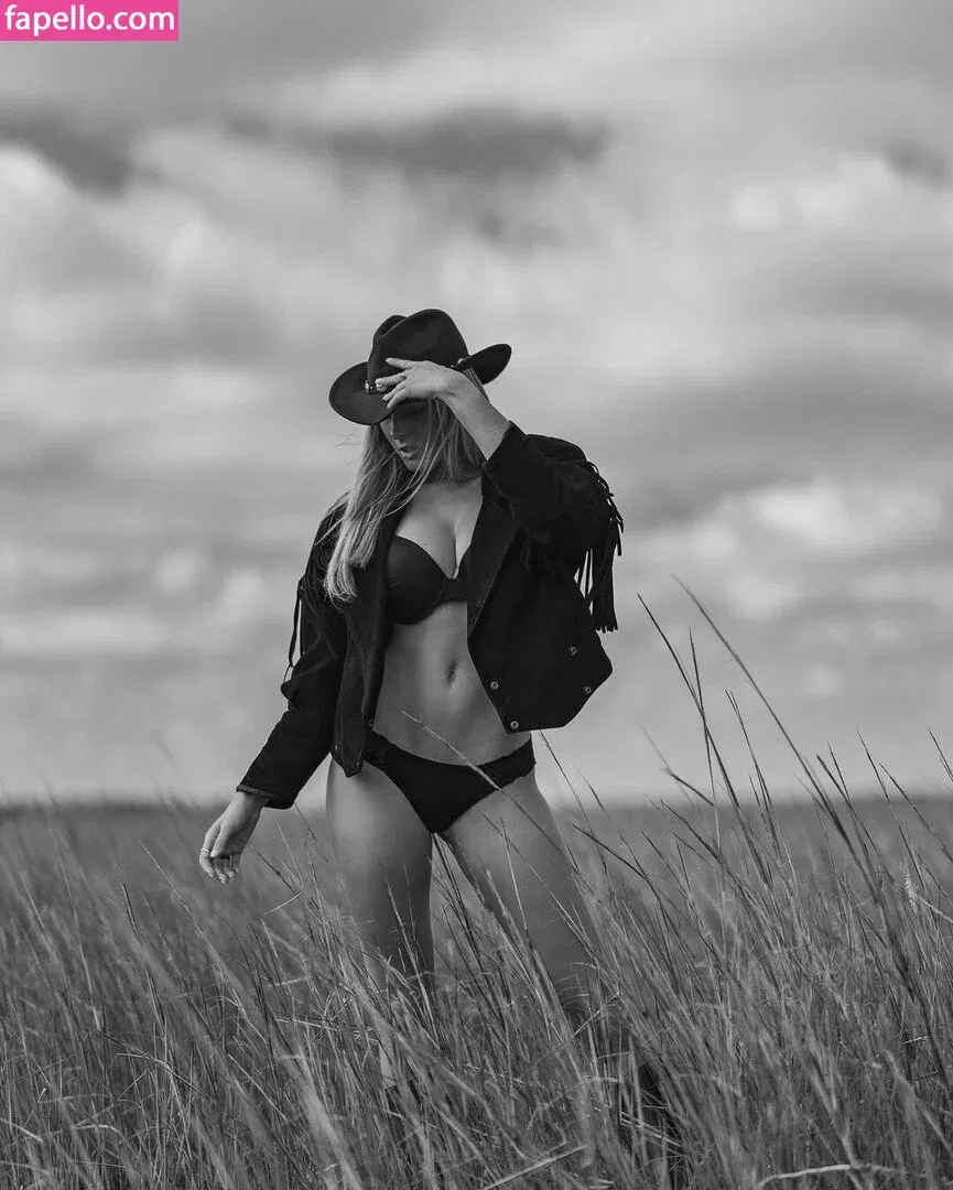 Bella White / bbellaawhite Onlyfans Photo Gallery 