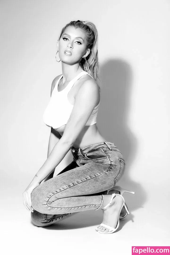 Bella White / bbellaawhite Onlyfans Photo Gallery 