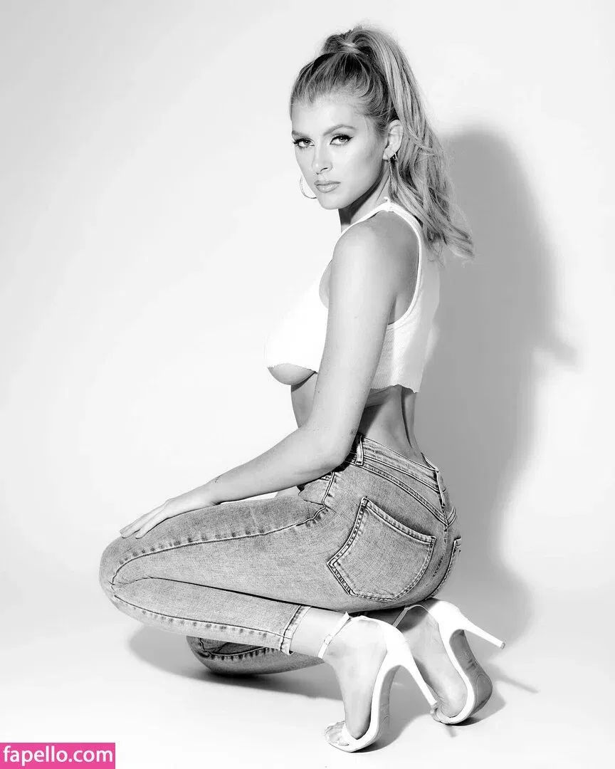 Bella White / bbellaawhite Onlyfans Photo Gallery 