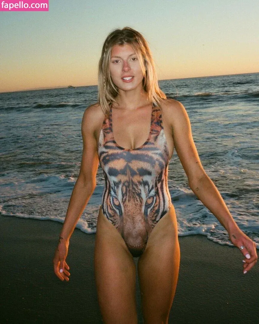 Bella White / bbellaawhite Onlyfans Photo Gallery 