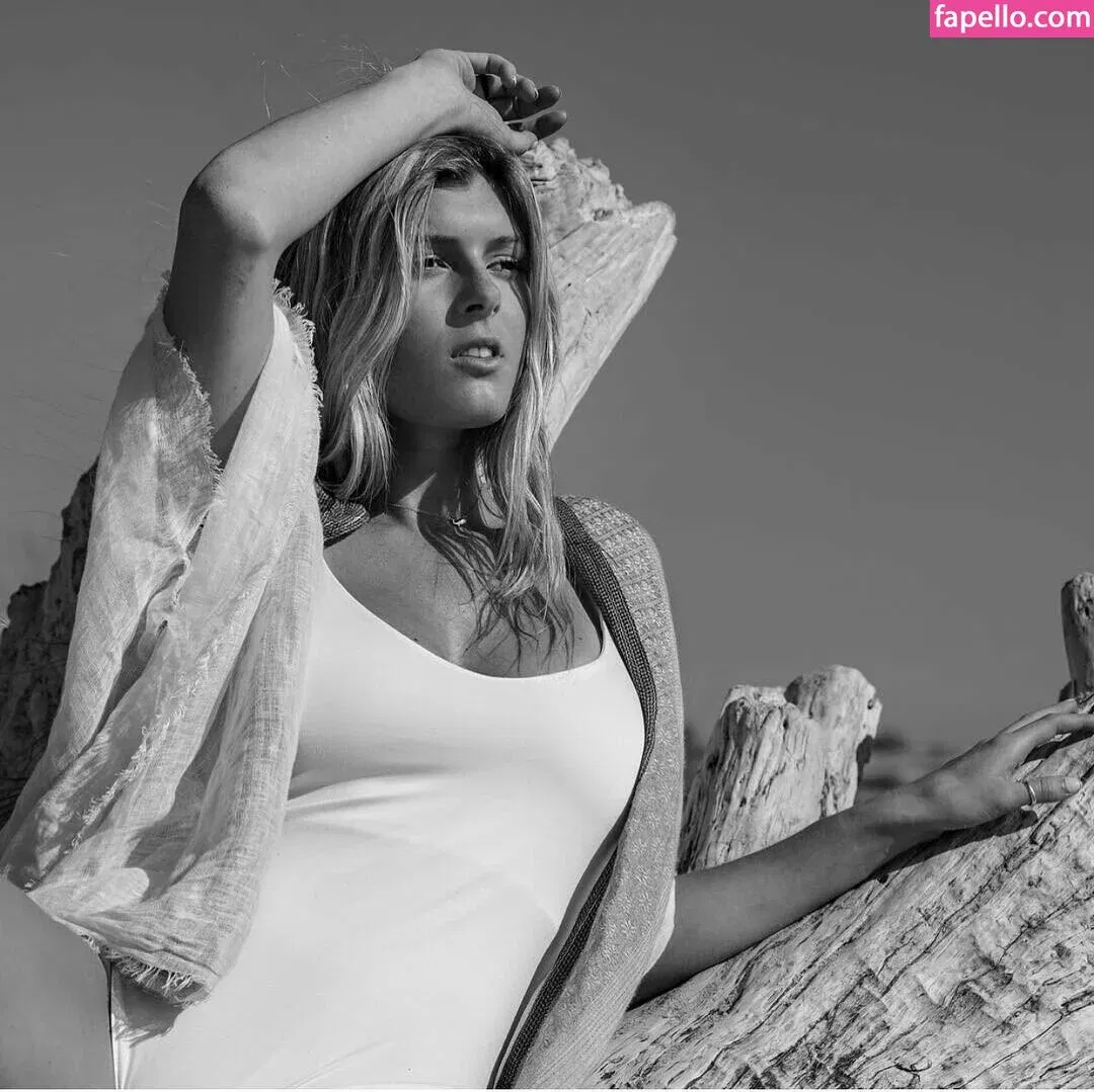 Bella White / bbellaawhite Onlyfans Photo Gallery 