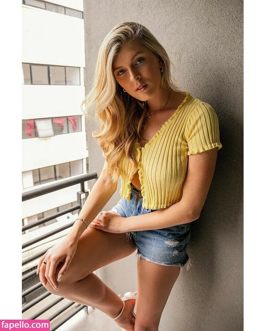 Bella White / bbellaawhite Onlyfans Photo Gallery 