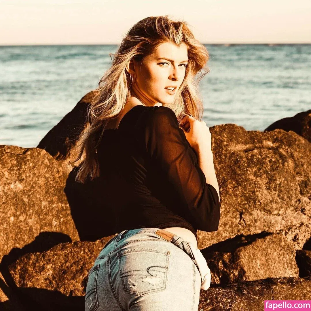 Bella White / bbellaawhite Onlyfans Photo Gallery 