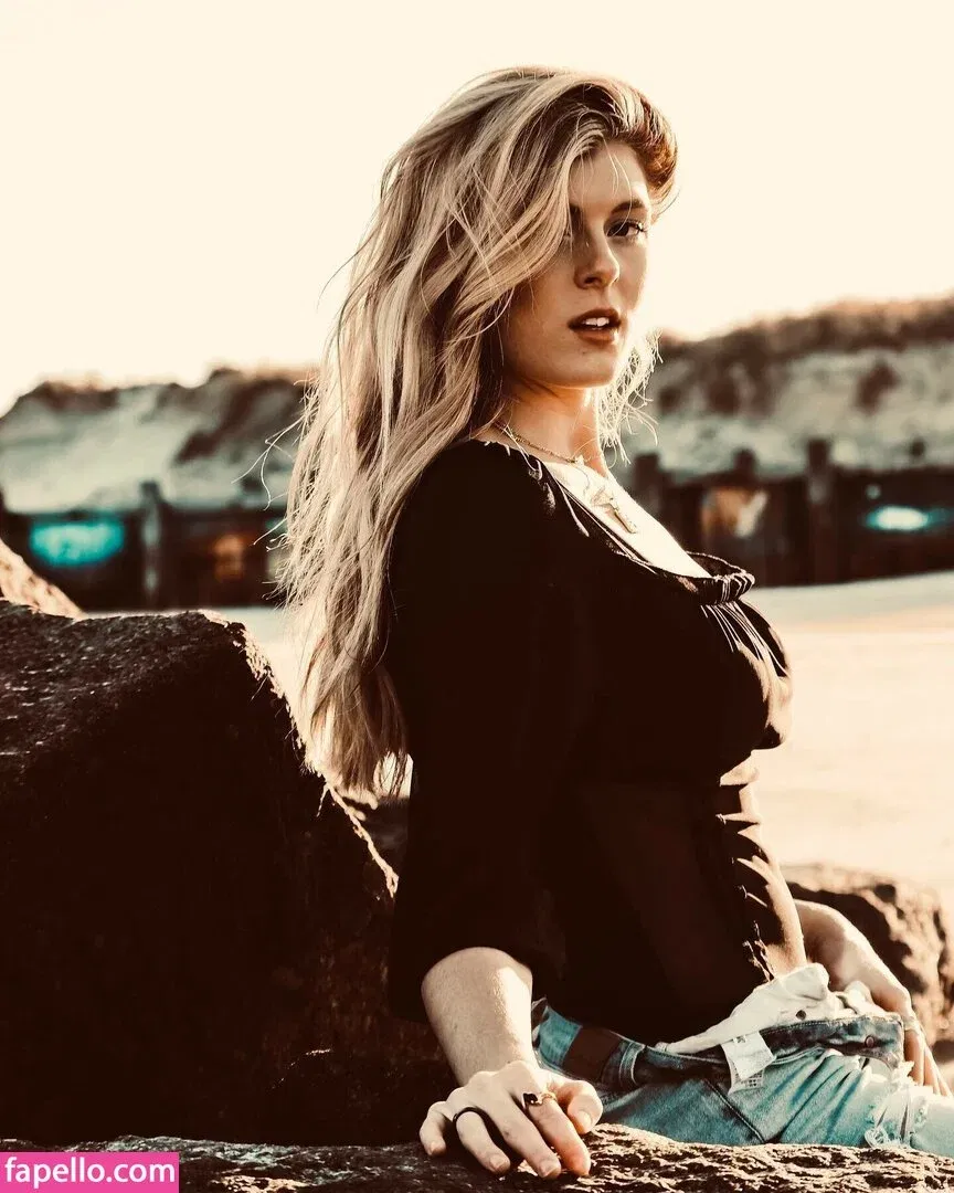 Bella White / bbellaawhite Onlyfans Photo Gallery 