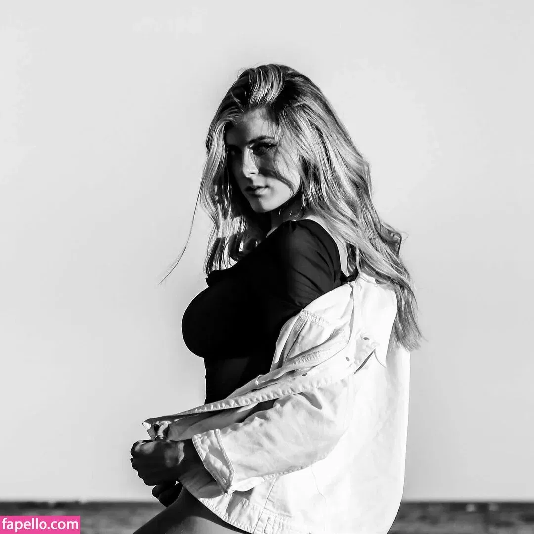 Bella White / bbellaawhite Onlyfans Photo Gallery 