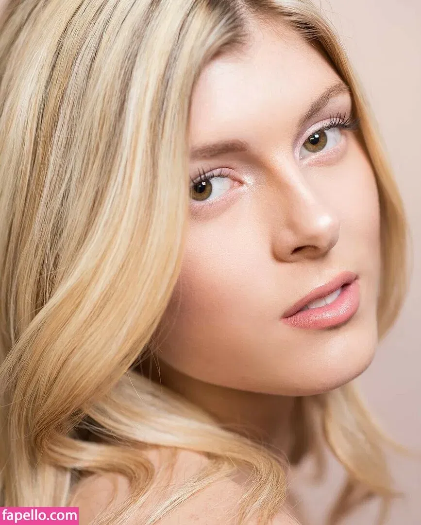 Bella White / bbellaawhite Onlyfans Photo Gallery 