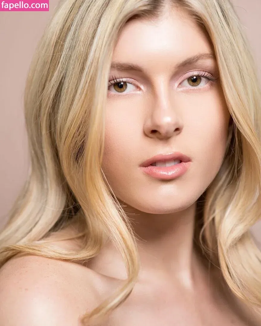 Bella White / bbellaawhite Onlyfans Photo Gallery 