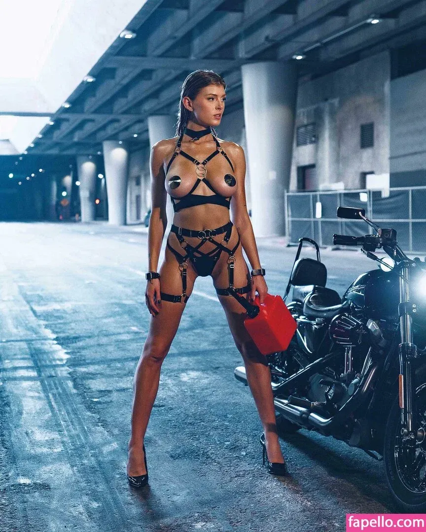 Bella White / bbellaawhite Onlyfans Photo Gallery 