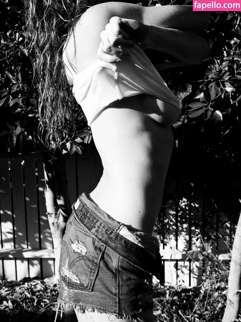 Bella White / bbellaawhite Onlyfans Photo Gallery 