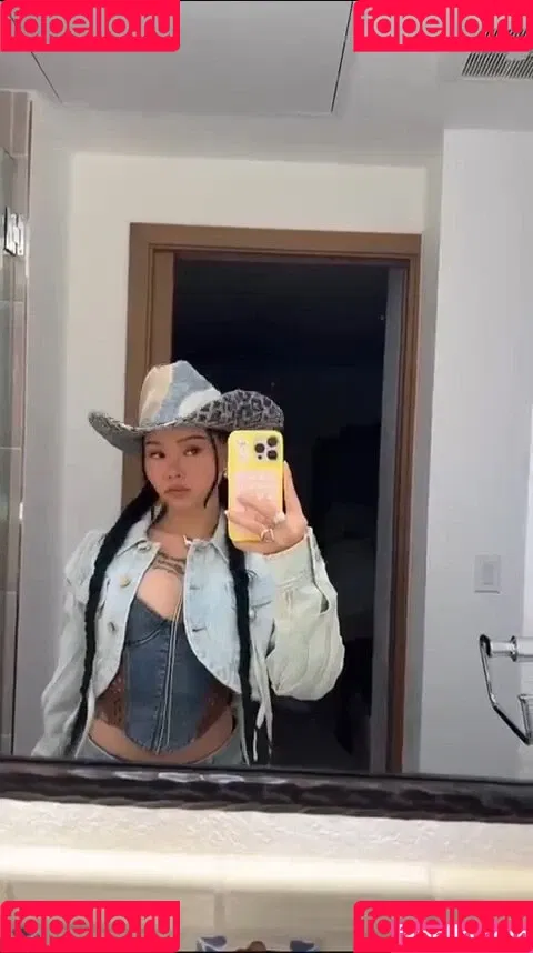 Bella Poarch / bellapoarch / bllapoarch Onlyfans Photo Gallery 