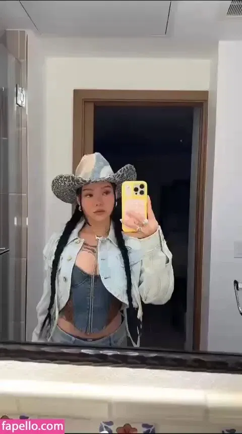 Bella Poarch / bellapoarch / bllapoarch Onlyfans Photo Gallery 