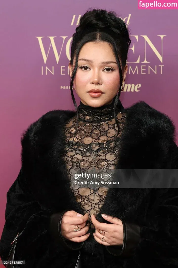 Bella Poarch / bellapoarch / bllapoarch Onlyfans Photo Gallery 