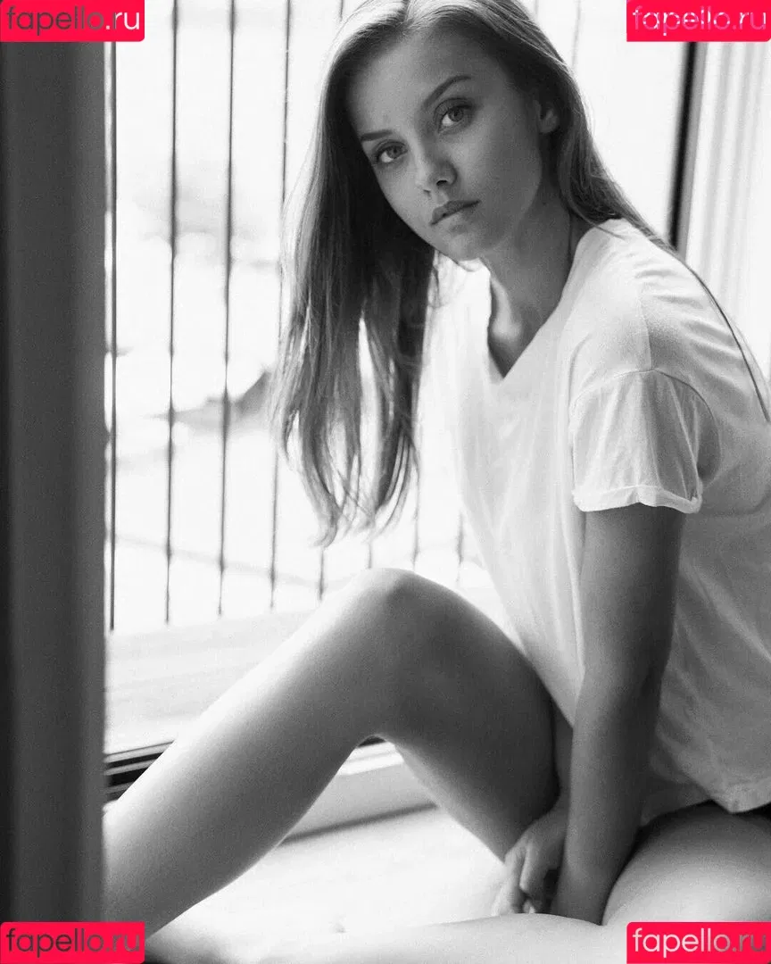 Nicola Cavanis / nicolaca_ Onlyfans Photo Gallery 