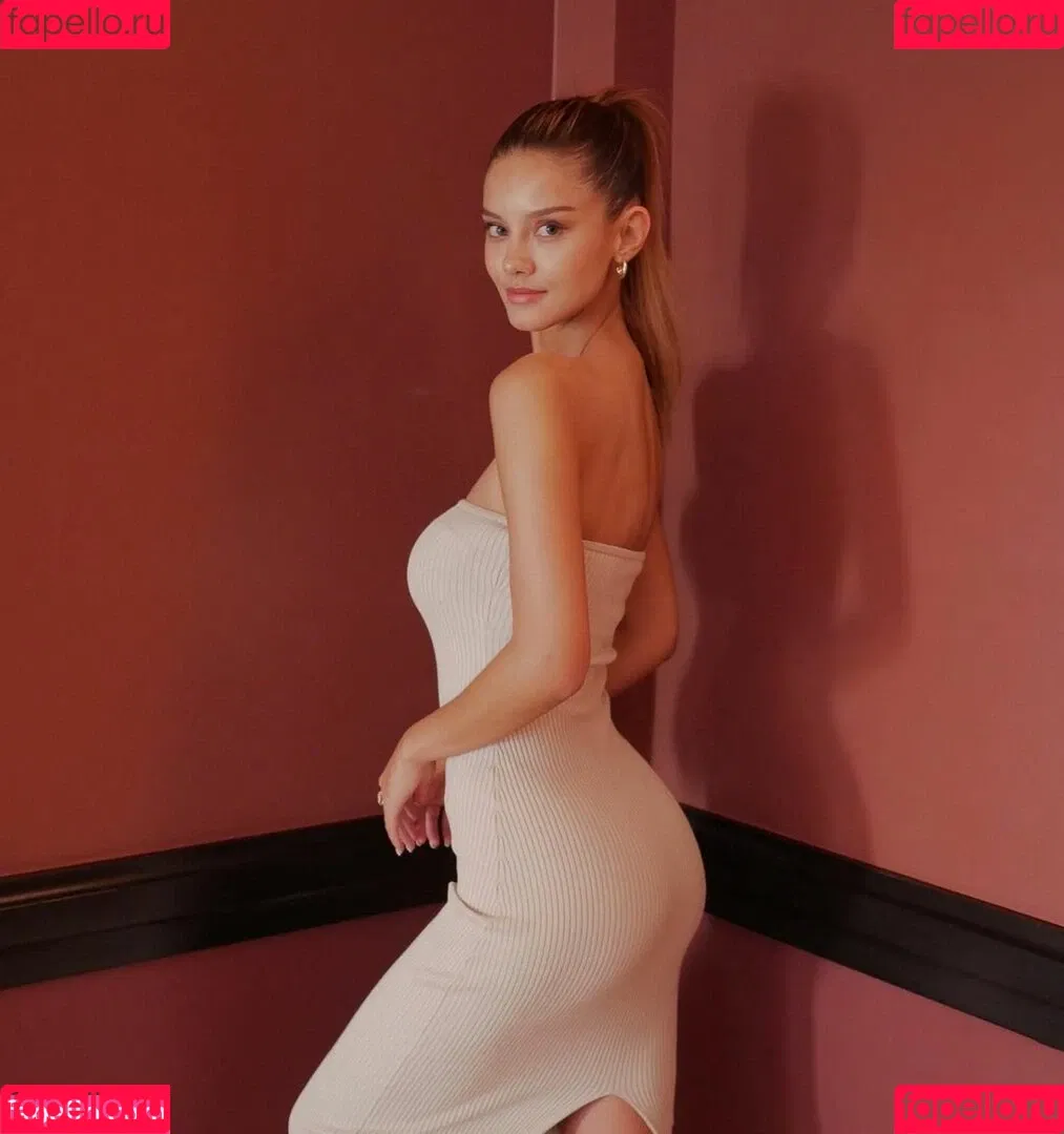 Nicola Cavanis / nicolaca_ Onlyfans Photo Gallery 