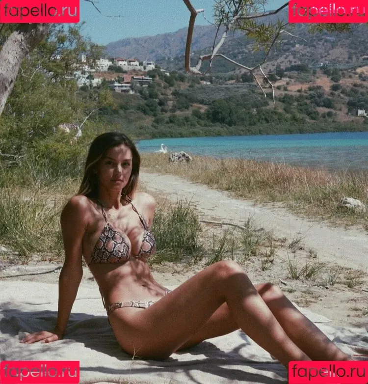 Nicola Cavanis / nicolaca_ Onlyfans Photo Gallery 