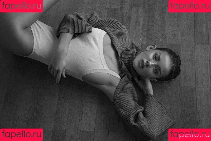 Nicola Cavanis / nicolaca_ Onlyfans Photo Gallery 