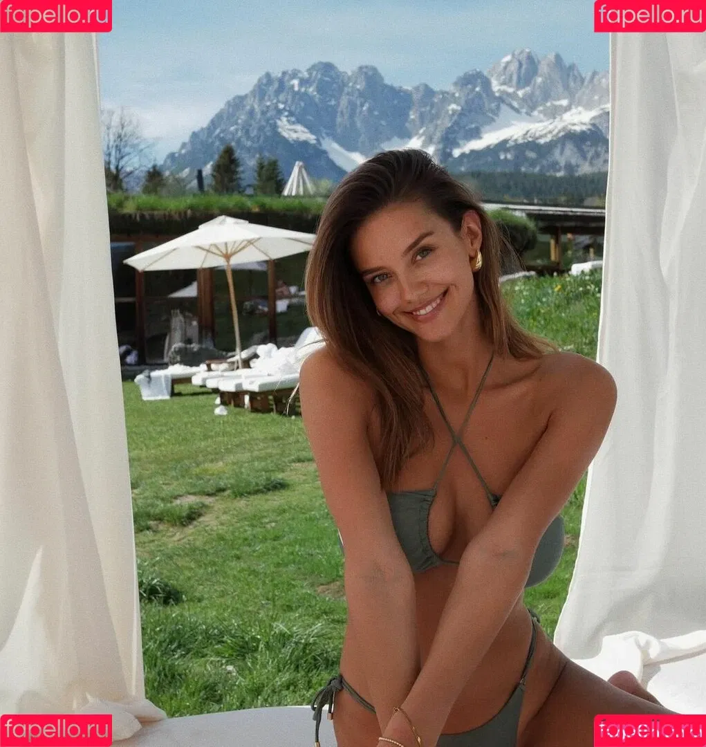 Nicola Cavanis / nicolaca_ Onlyfans Photo Gallery 