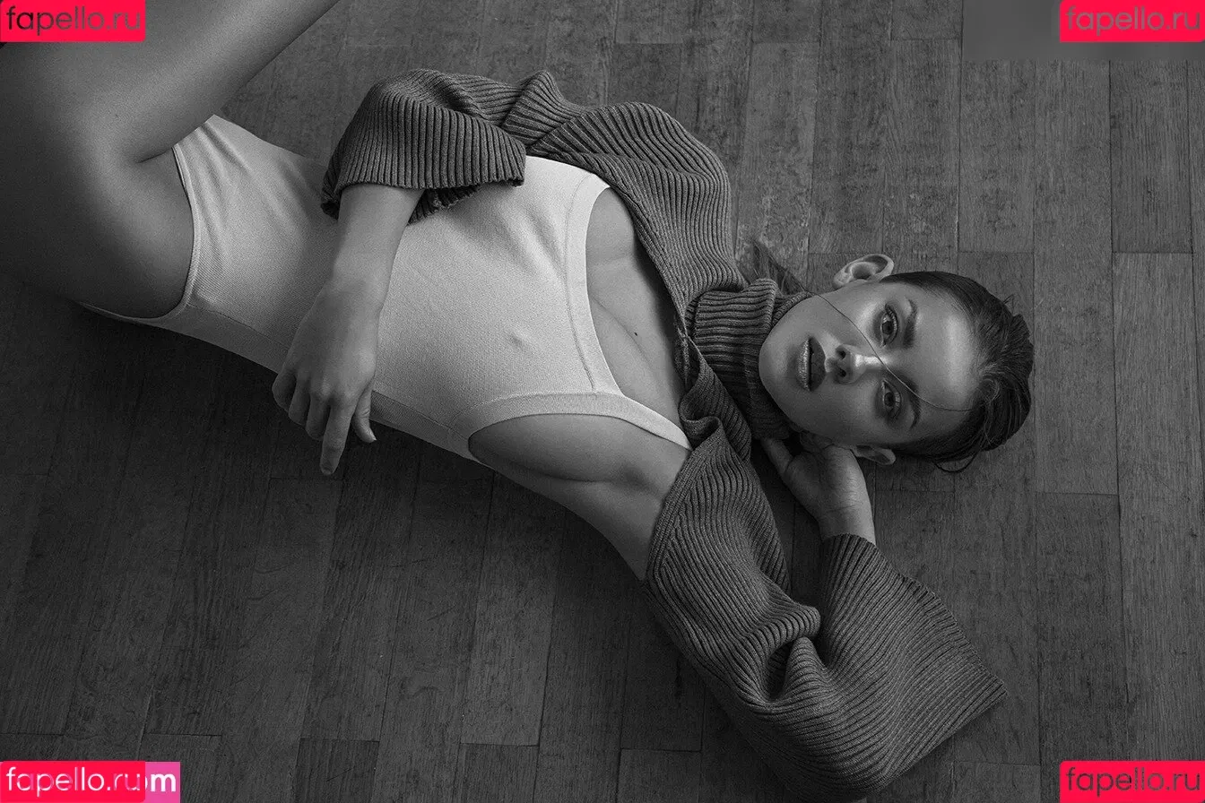 Nicola Cavanis / nicolaca_ Onlyfans Photo Gallery 