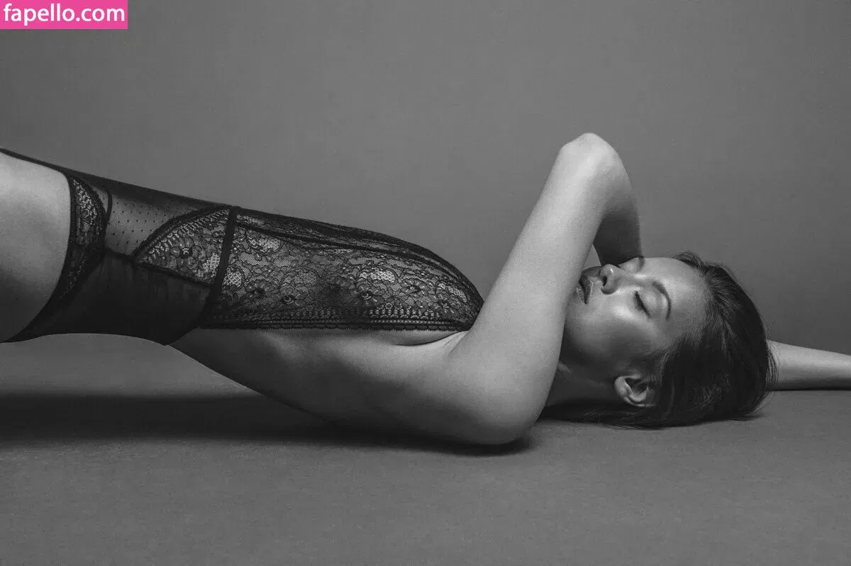 Nicola Cavanis / nicolaca_ Onlyfans Photo Gallery 