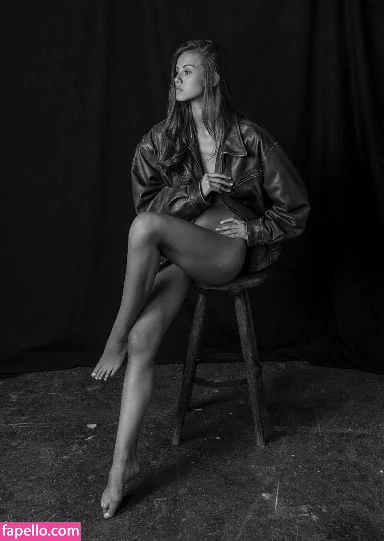 Nicola Cavanis / nicolaca_ Onlyfans Photo Gallery 