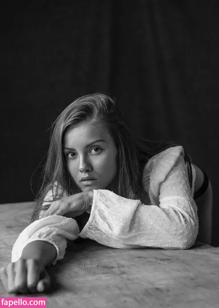 Nicola Cavanis / nicolaca_ Onlyfans Photo Gallery 