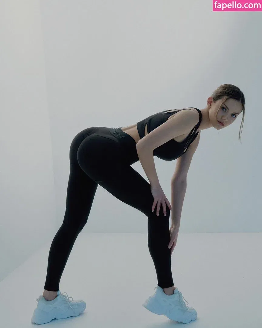 Nicola Cavanis / nicolaca_ Onlyfans Photo Gallery 