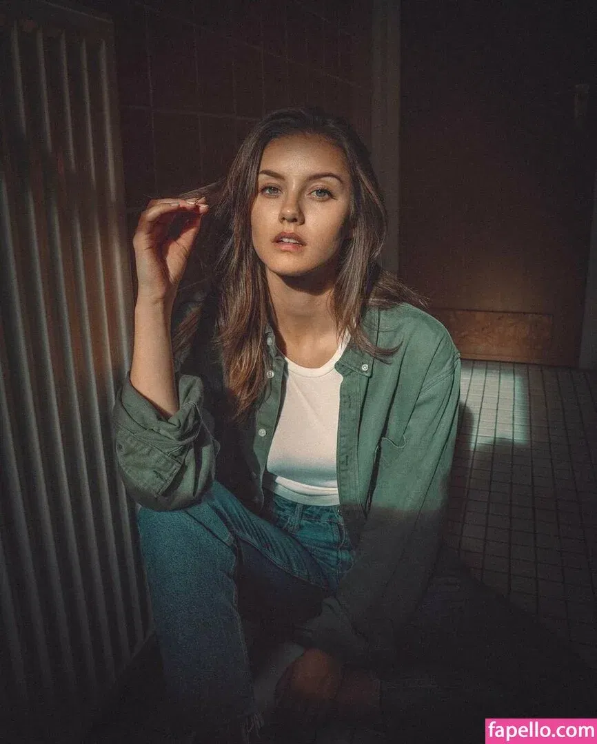 Nicola Cavanis / nicolaca_ Onlyfans Photo Gallery 