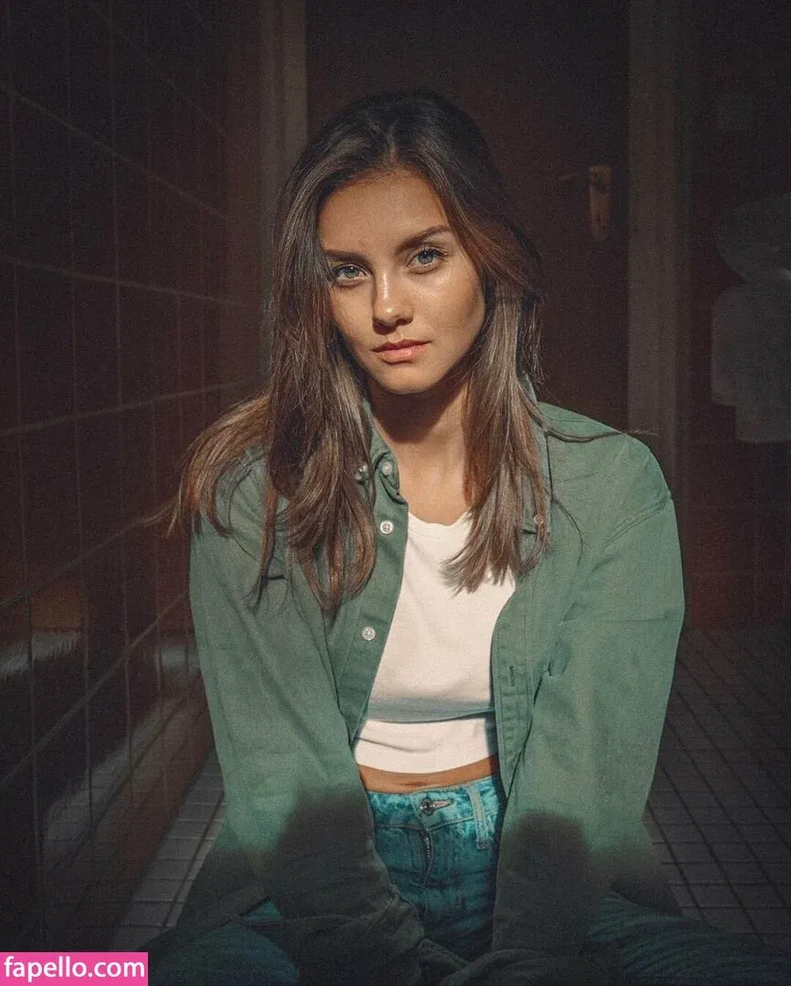 Nicola Cavanis / nicolaca_ Onlyfans Photo Gallery 