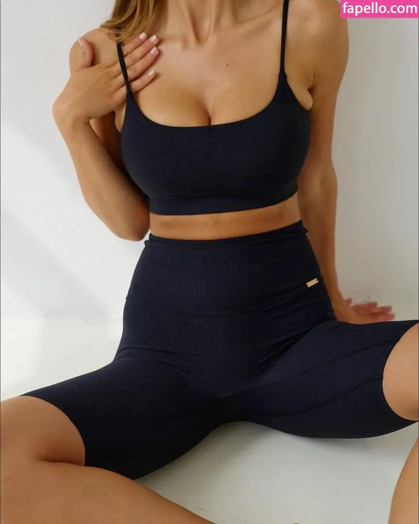 Nicola Cavanis / nicolaca_ Onlyfans Photo Gallery 