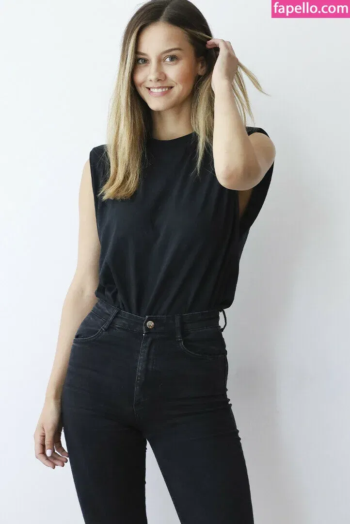 Nicola Cavanis / nicolaca_ Onlyfans Photo Gallery 