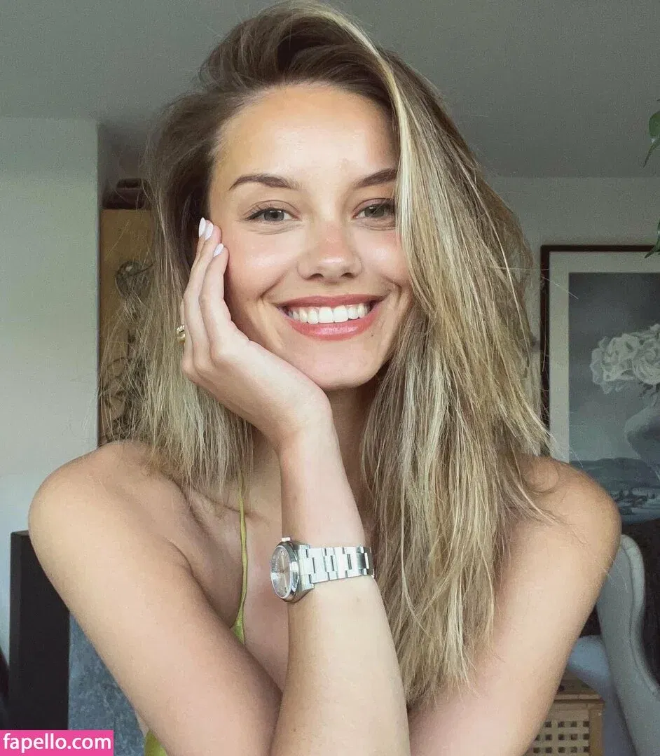 Nicola Cavanis / nicolaca_ Onlyfans Photo Gallery 