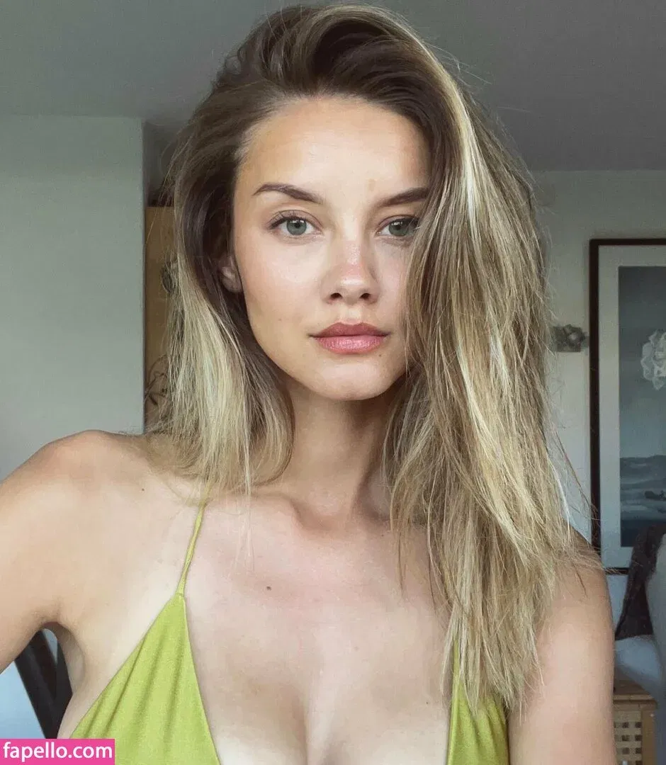 Nicola Cavanis / nicolaca_ Onlyfans Photo Gallery 