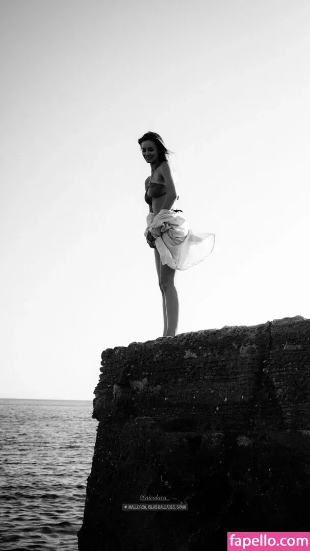 Nicola Cavanis / nicolaca_ Onlyfans Photo Gallery 