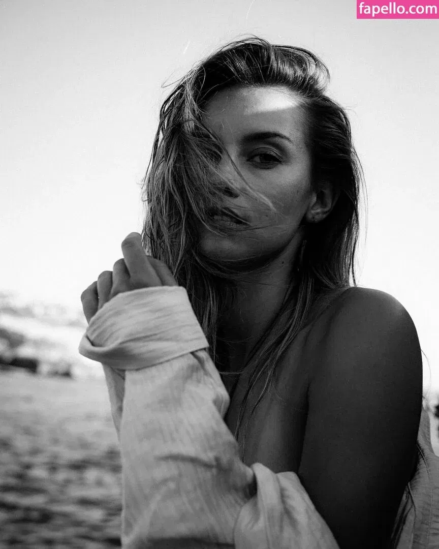 Nicola Cavanis / nicolaca_ Onlyfans Photo Gallery 