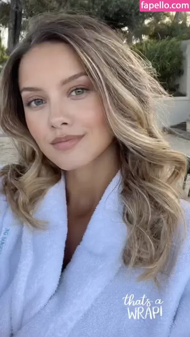 Nicola Cavanis / nicolaca_ Onlyfans Photo Gallery 