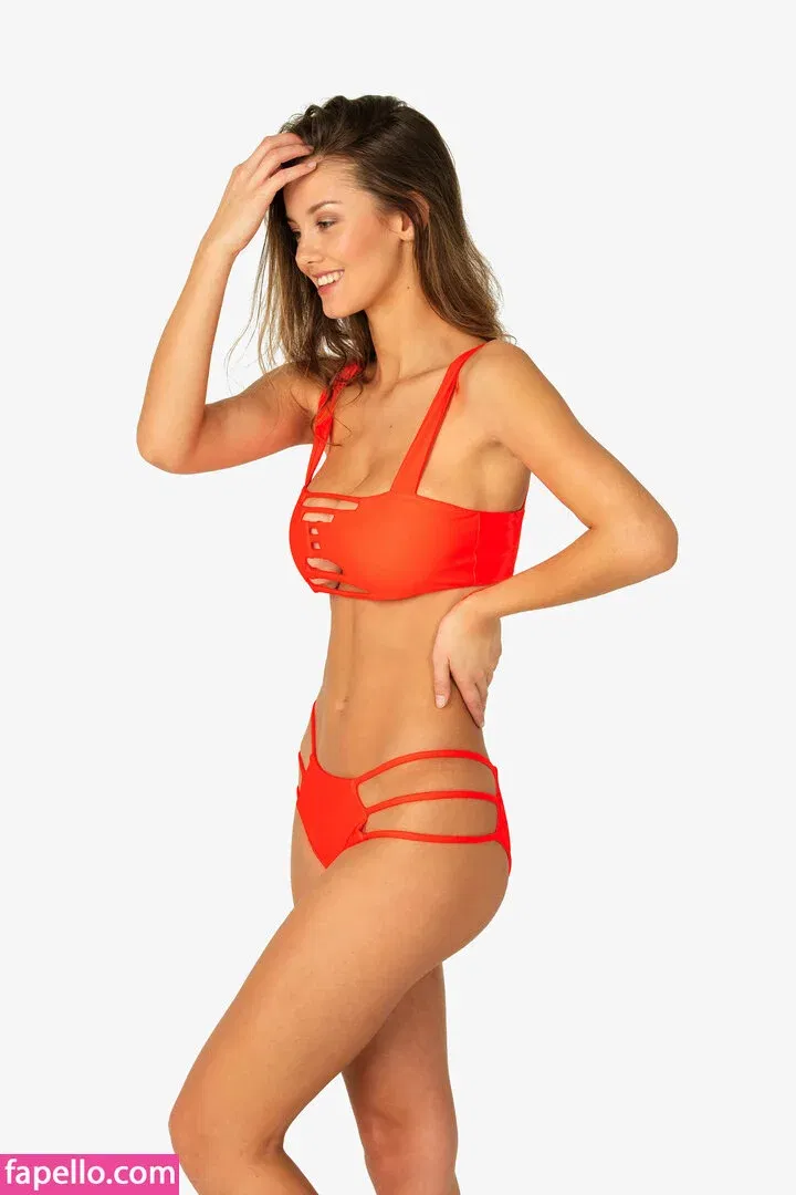 Nicola Cavanis / nicolaca_ Onlyfans Photo Gallery 