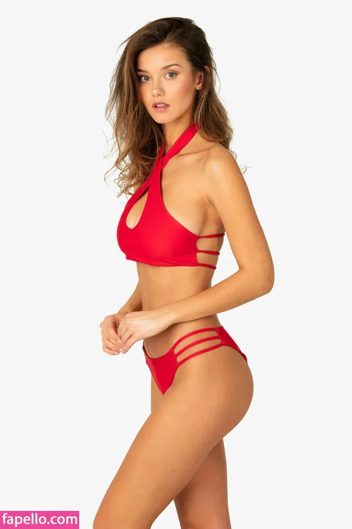 Nicola Cavanis / nicolaca_ Onlyfans Photo Gallery 