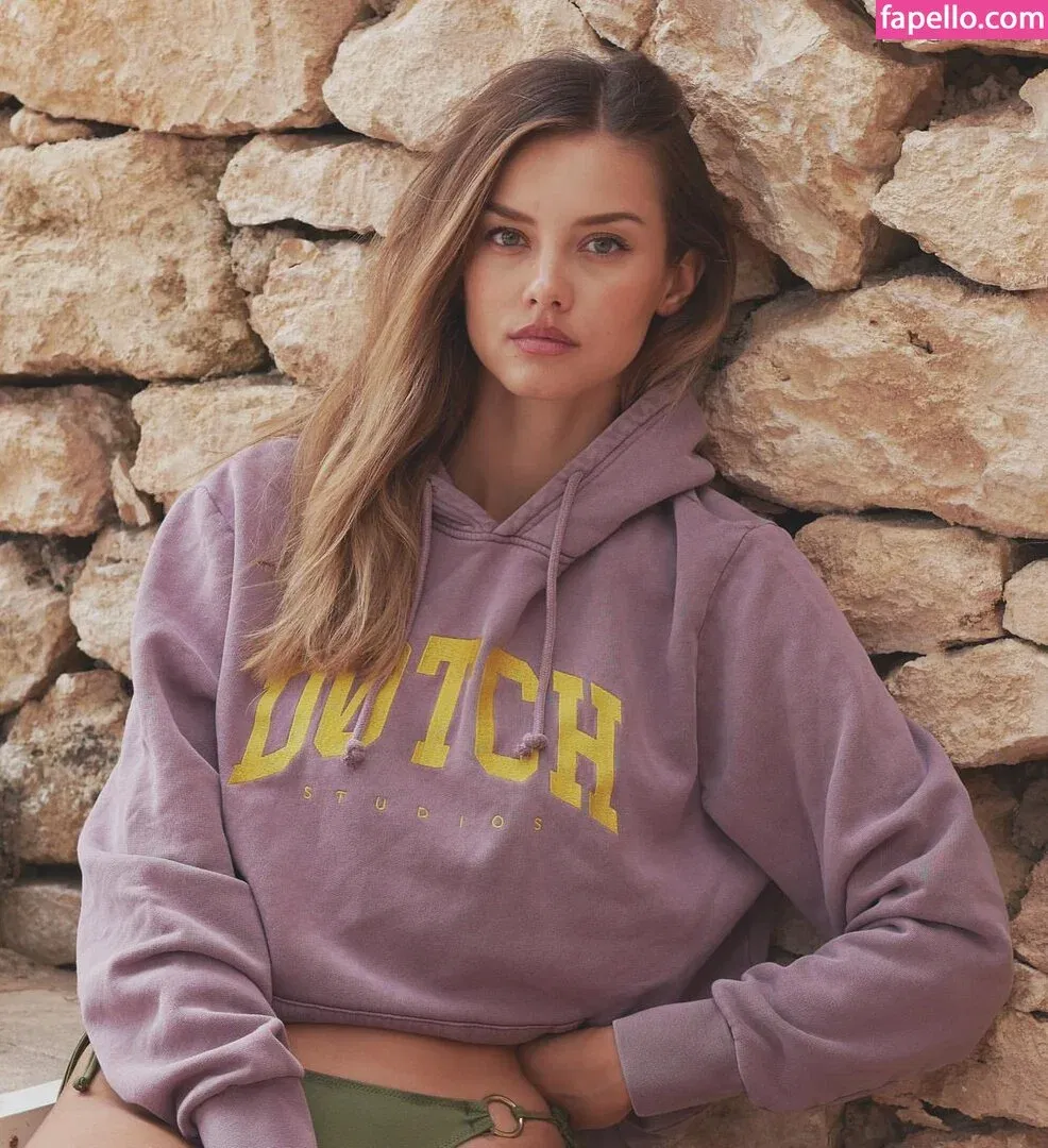 Nicola Cavanis / nicolaca_ Onlyfans Photo Gallery 