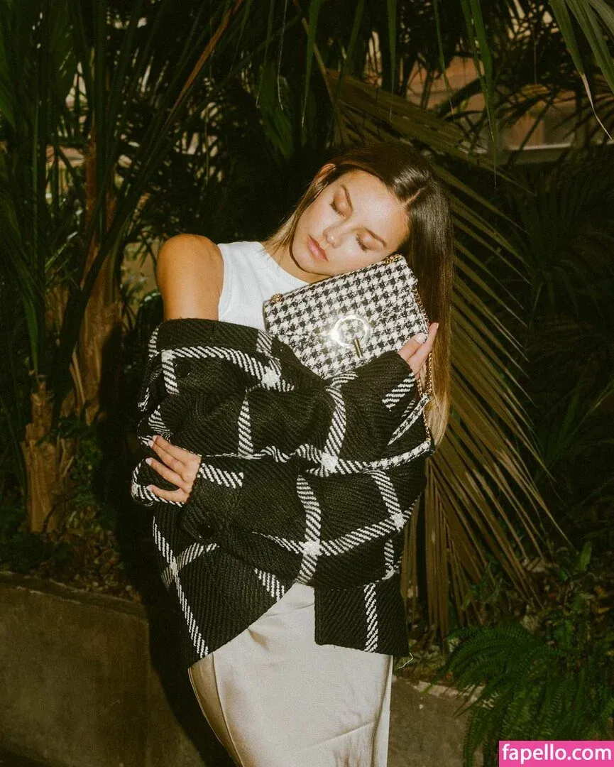 Nicola Cavanis / nicolaca_ Onlyfans Photo Gallery 