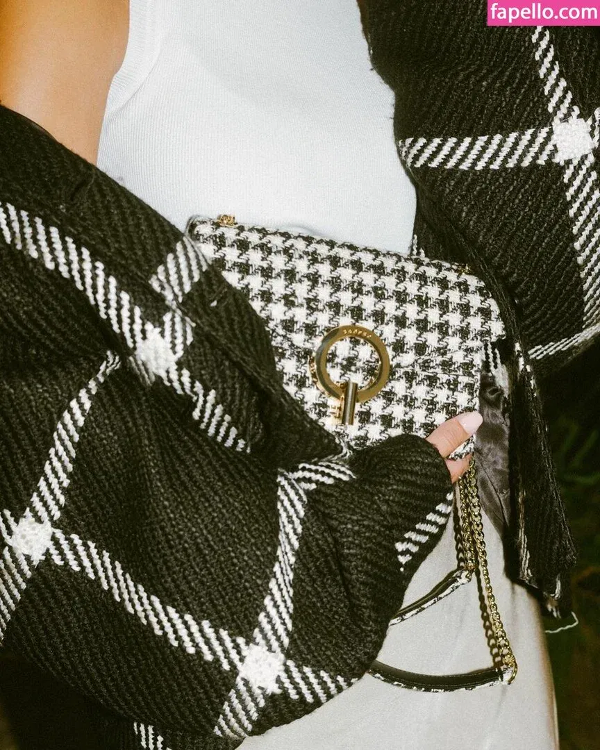 Nicola Cavanis / nicolaca_ Onlyfans Photo Gallery 