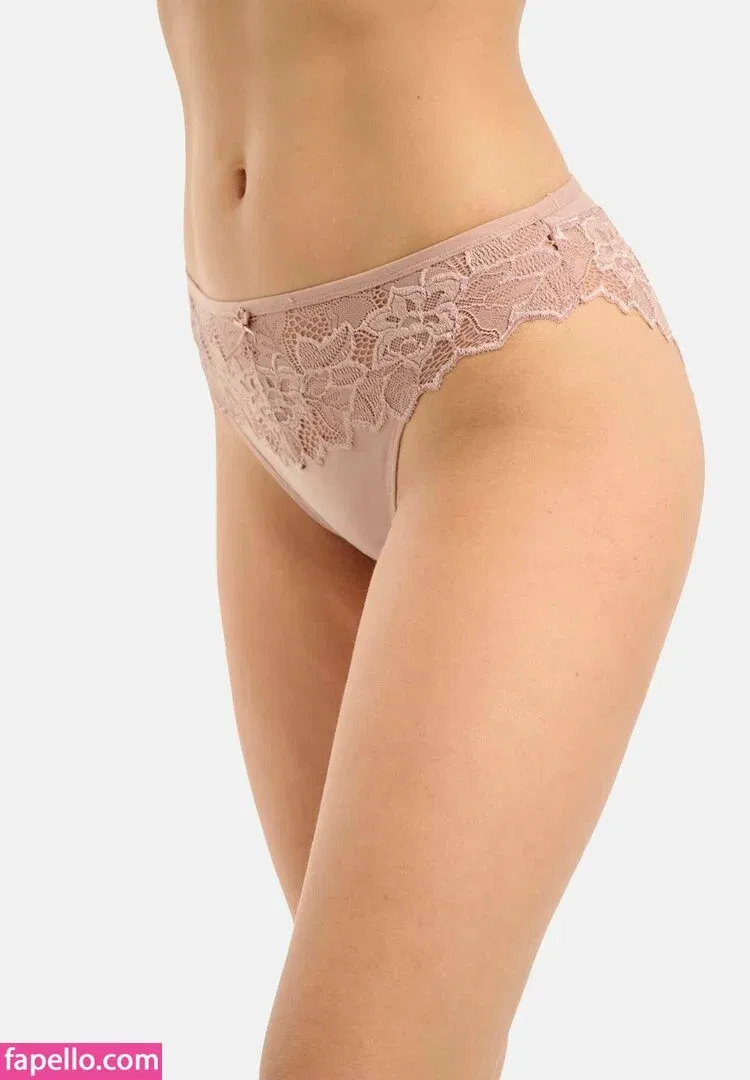 Nicola Cavanis / nicolaca_ Onlyfans Photo Gallery 