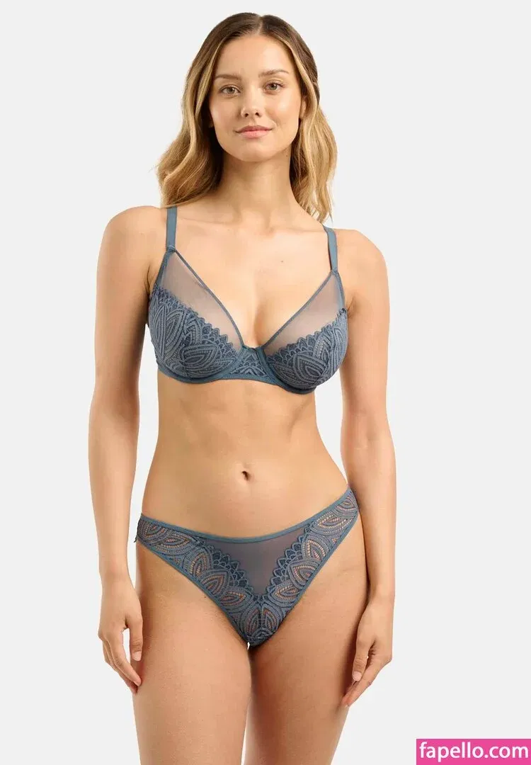 Nicola Cavanis / nicolaca_ Onlyfans Photo Gallery 