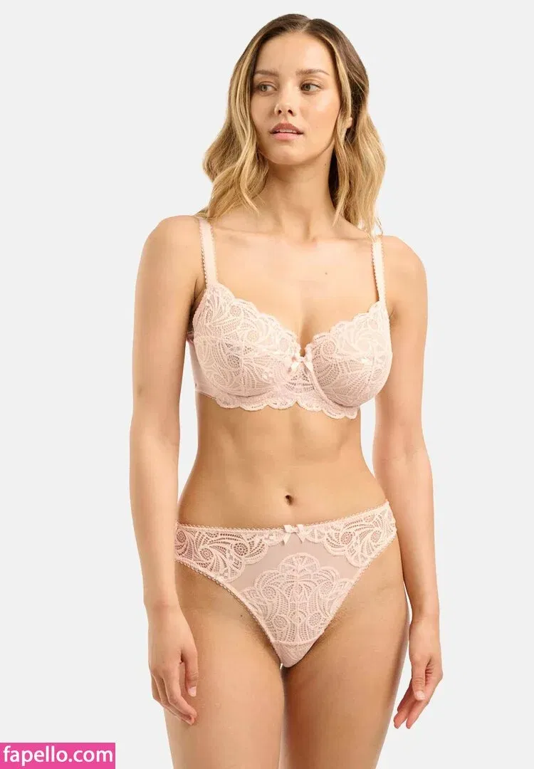 Nicola Cavanis / nicolaca_ Onlyfans Photo Gallery 