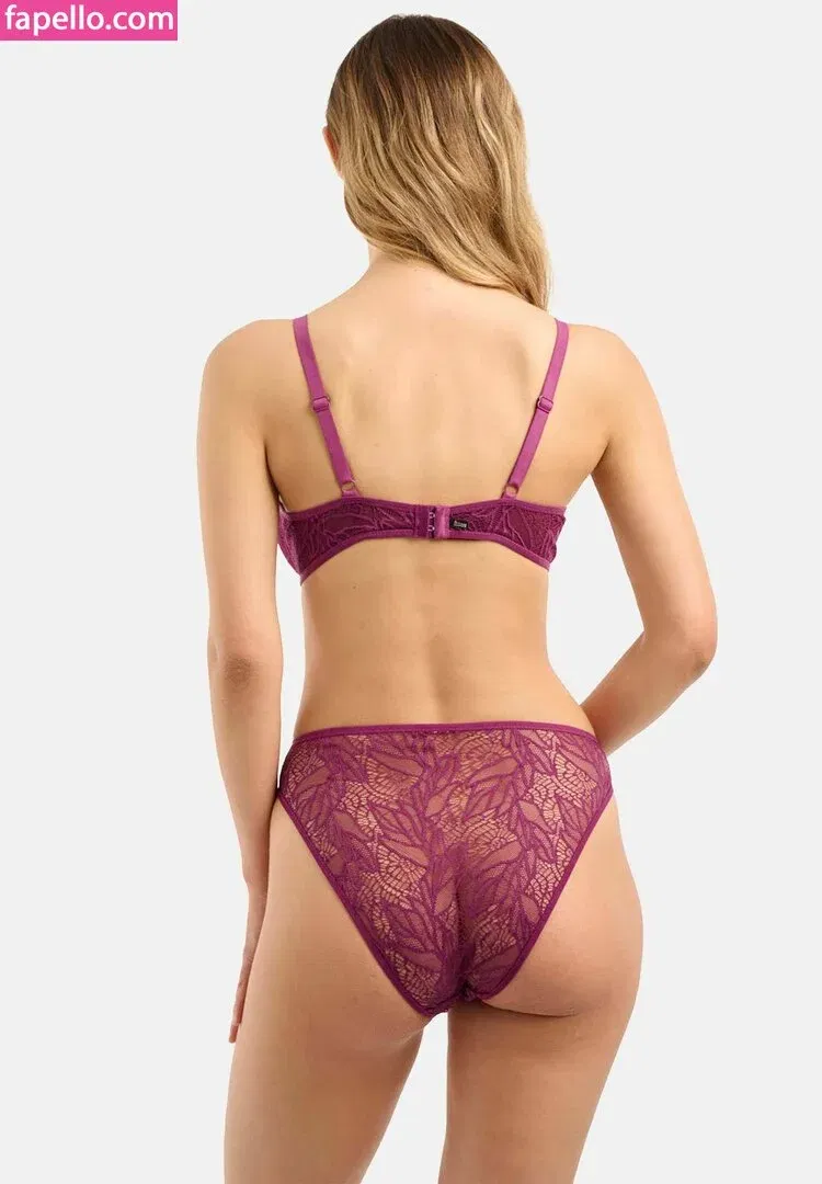 Nicola Cavanis / nicolaca_ Onlyfans Photo Gallery 