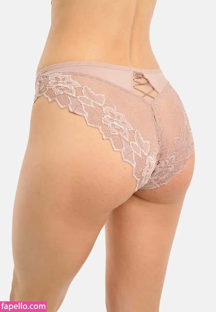 Nicola Cavanis / nicolaca_ Onlyfans Photo Gallery 