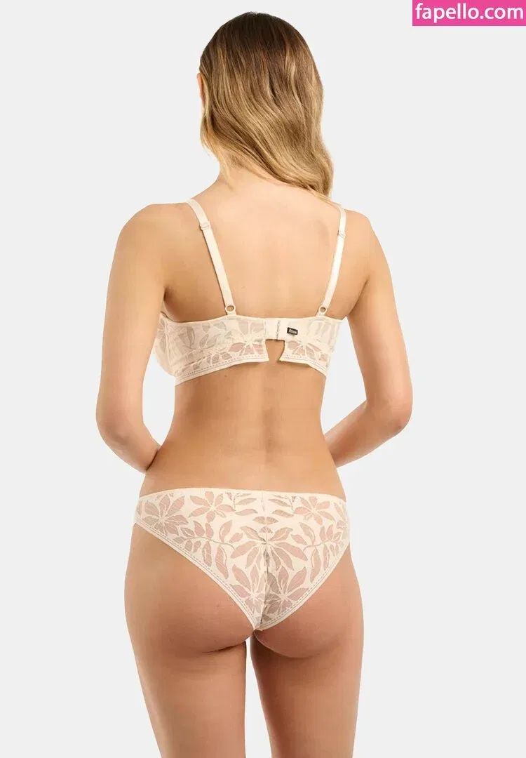 Nicola Cavanis / nicolaca_ Onlyfans Photo Gallery 