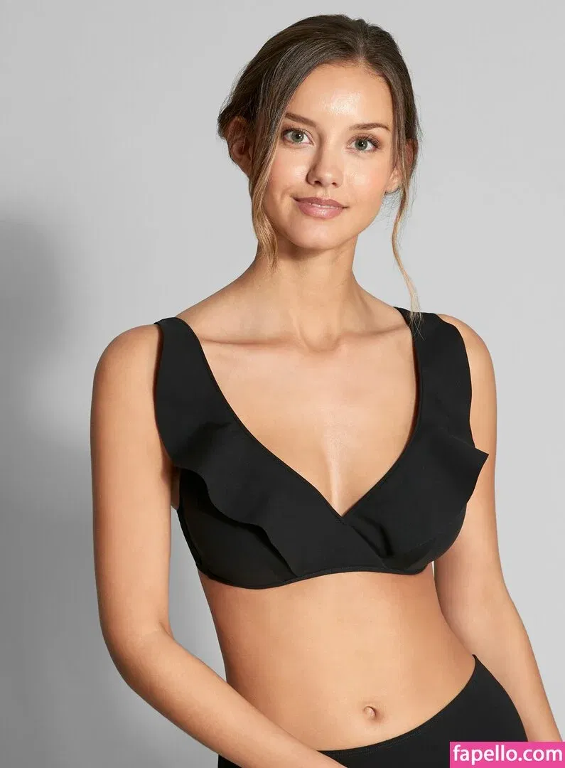 Nicola Cavanis / nicolaca_ Onlyfans Photo Gallery 