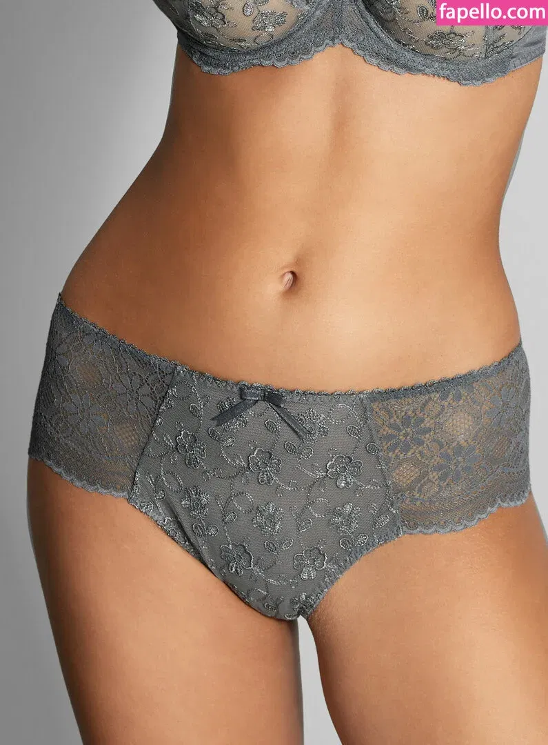 Nicola Cavanis / nicolaca_ Onlyfans Photo Gallery 